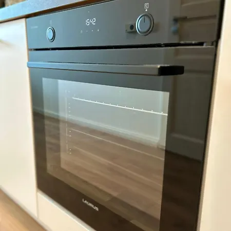 Wohlfuehl-apartment Mit Grossem Balkon, Netflix & Games *