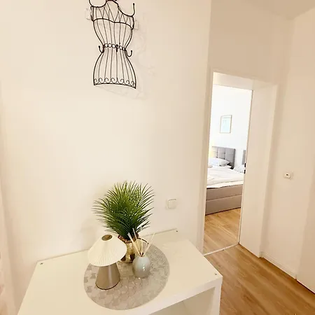 Wohlfuehl-apartment Mit Grossem Balkon, Netflix & Games *