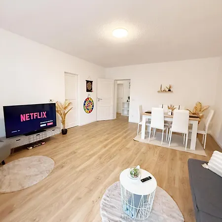 아파트 Wohlfuehl-apartment Mit Grossem Balkon, Netflix & Games *