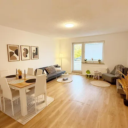 Wohlfuehl-apartment Mit Grossem Balkon, Netflix & Games Apartmán *