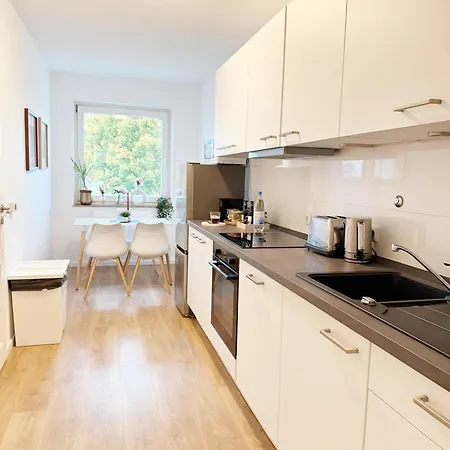 Wohlfuehl-apartment Mit Grossem Balkon, Netflix & Games *