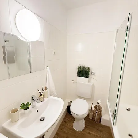 Wohlfuehl-apartment Mit Grossem Balkon, Netflix & Games Apartmán
